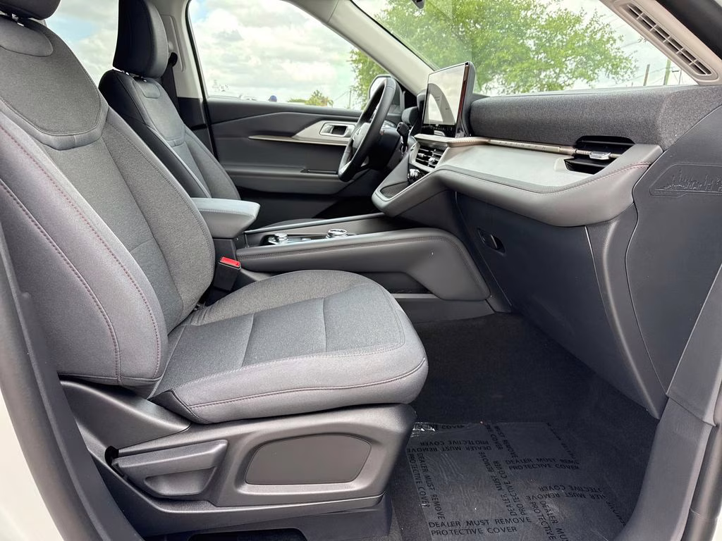 2026 Star White Metallic Tri-Coat Ford Explorer Active RWD SUV