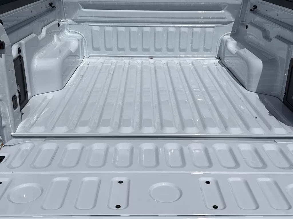 2026 Oxford White Ford Maverick XL FWD Truck