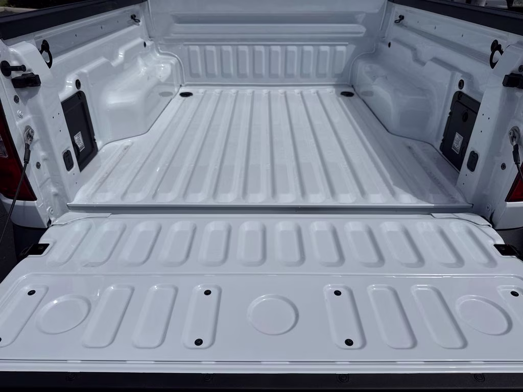 2026 Oxford White Ford Maverick XLT FWD Truck