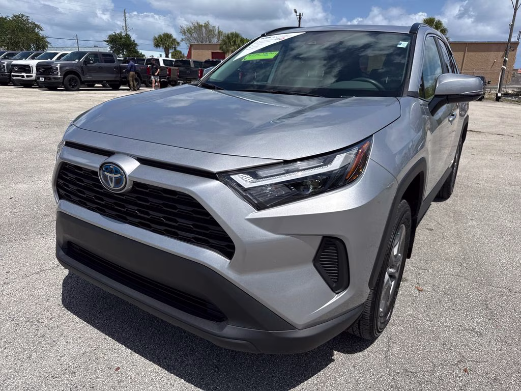 2024 Silver Sky Metallic Toyota RAV4 Hybrid XLE AWD SUV