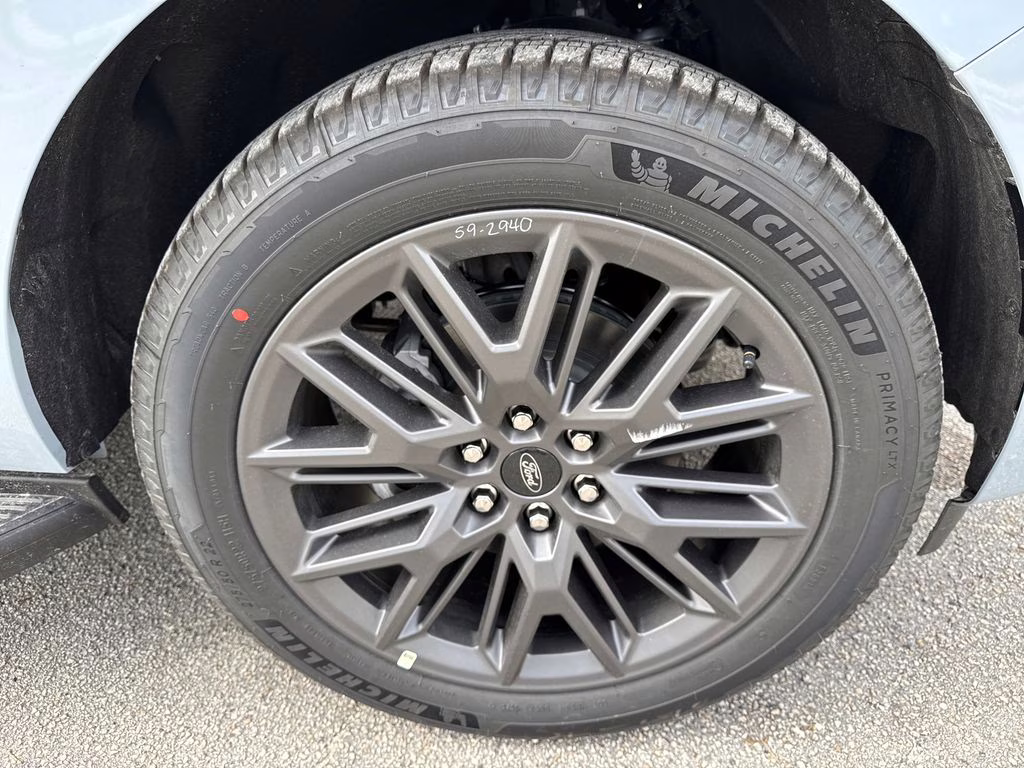 2026 Glacier Gray Metallic Tri-Coat Ford Expedition Platinum 4X4 SUV