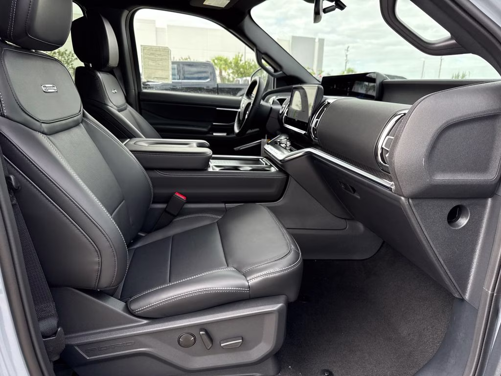 2026 Glacier Gray Metallic Tri-Coat Ford Expedition Platinum 4X4 SUV