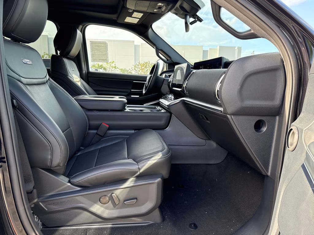 2026 Agate Black Metallic Ford Expedition Platinum 4X4 SUV