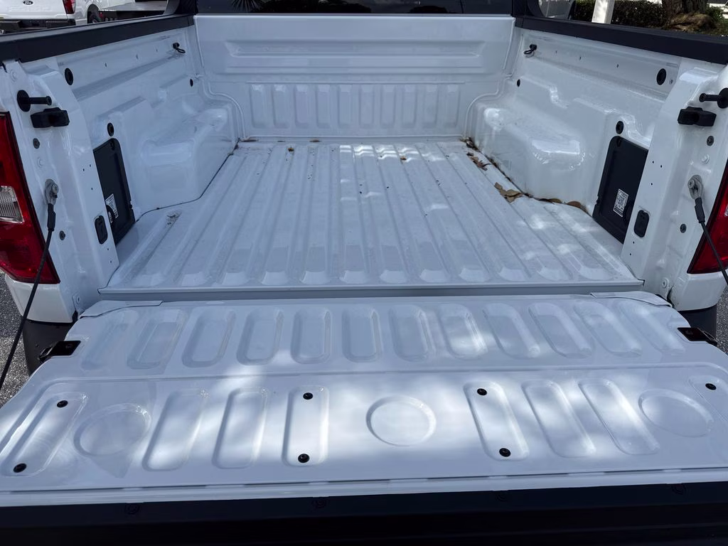 2026 Oxford White Ford Maverick XL FWD Truck