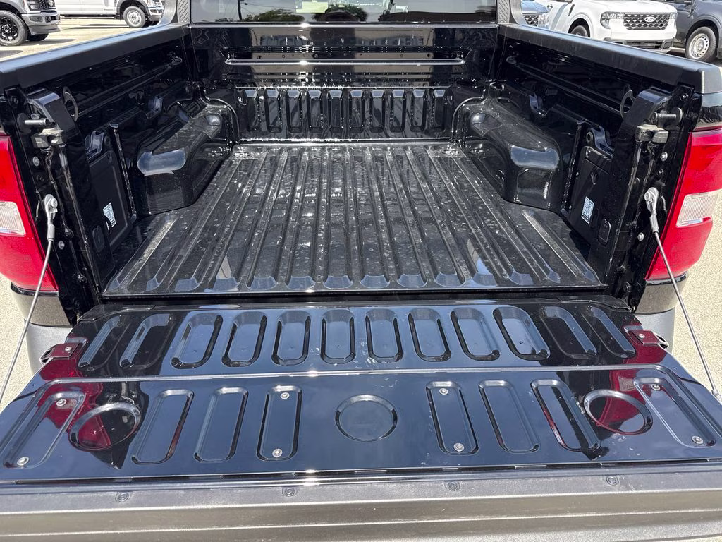 2026 Shadow Black Ford Maverick XLT FWD Truck