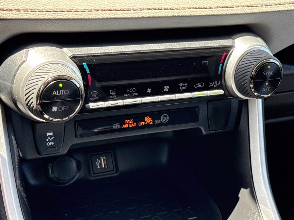 2024 Silver Sky Metallic Toyota RAV4 Hybrid XLE AWD SUV