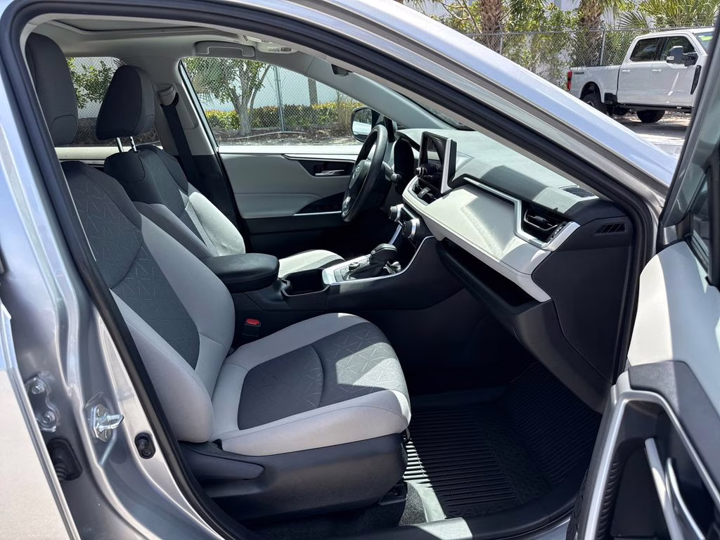 2024 Silver Sky Metallic Toyota RAV4 Hybrid XLE AWD SUV