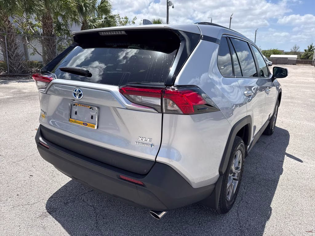 2024 Silver Sky Metallic Toyota RAV4 Hybrid XLE AWD SUV