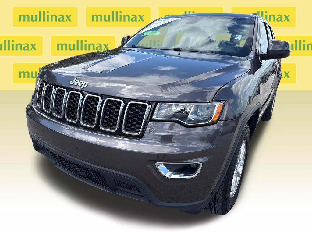 2018 Granite Crystal Metallic Clearcoat Jeep Grand Cherokee Laredo E RWD SUV