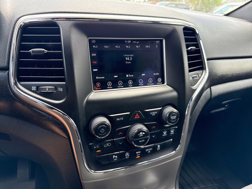 2018 Granite Crystal Metallic Clearcoat Jeep Grand Cherokee Laredo E RWD SUV