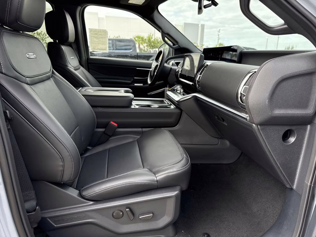 2026 Glacier Gray Metallic Tri-Coat Ford Expedition Platinum 4X4 SUV