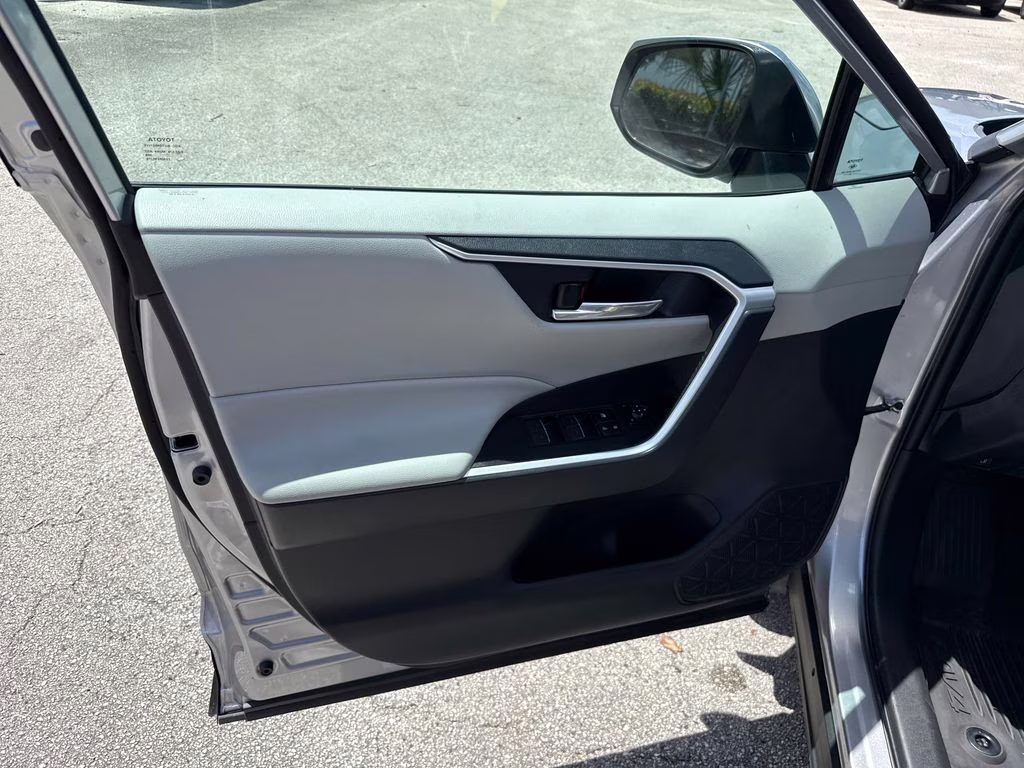 2024 Silver Sky Metallic Toyota RAV4 Hybrid XLE AWD SUV