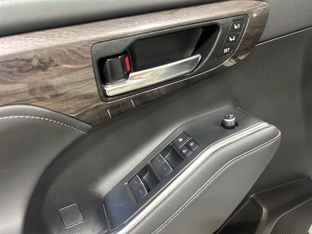 2022 Wind Chill Pearl Toyota Highlander Platinum AWD SUV