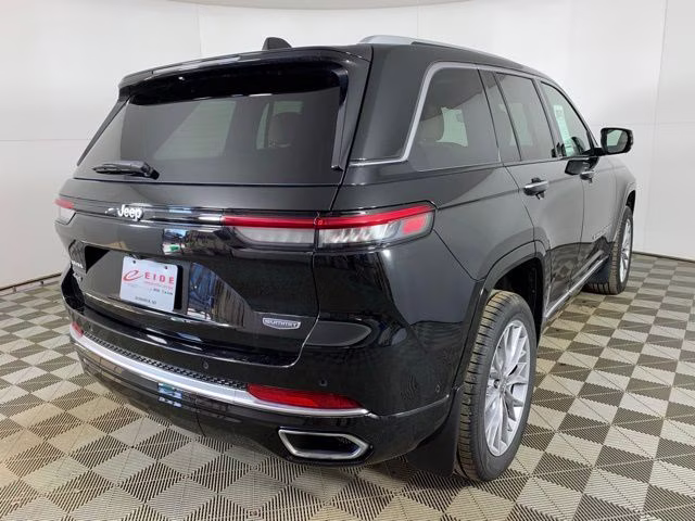 2022 Diamond Black Crystal Pearlcoat Jeep Grand Cherokee Summit 4X4 SUV
