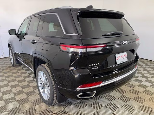 2022 Diamond Black Crystal Pearlcoat Jeep Grand Cherokee Summit 4X4 SUV
