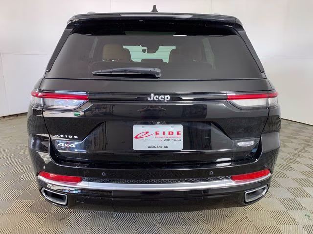 2022 Diamond Black Crystal Pearlcoat Jeep Grand Cherokee Summit 4X4 SUV
