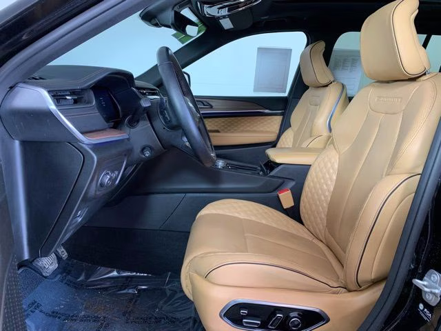 2022 Diamond Black Crystal Pearlcoat Jeep Grand Cherokee Summit 4X4 SUV