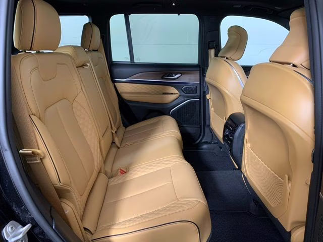 2022 Diamond Black Crystal Pearlcoat Jeep Grand Cherokee Summit 4X4 SUV