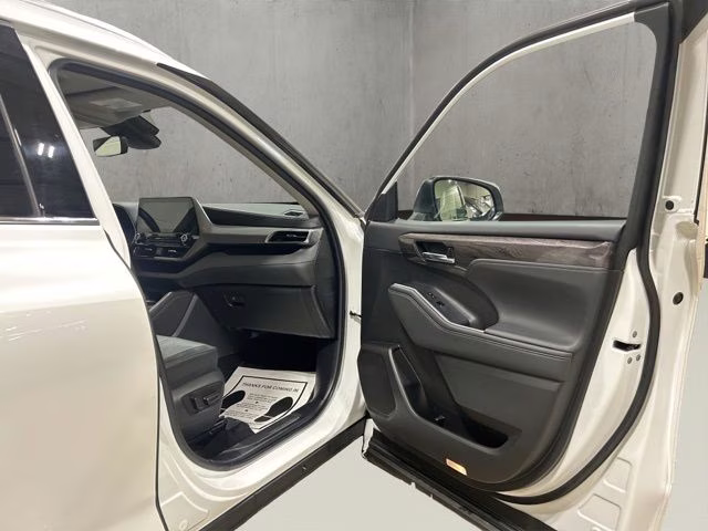 2022 Wind Chill Pearl Toyota Highlander Platinum AWD SUV