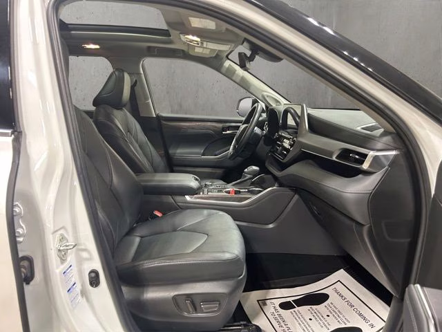 2022 Wind Chill Pearl Toyota Highlander Platinum AWD SUV