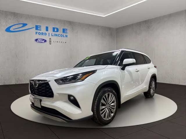 2022 Wind Chill Pearl Toyota Highlander Platinum AWD SUV