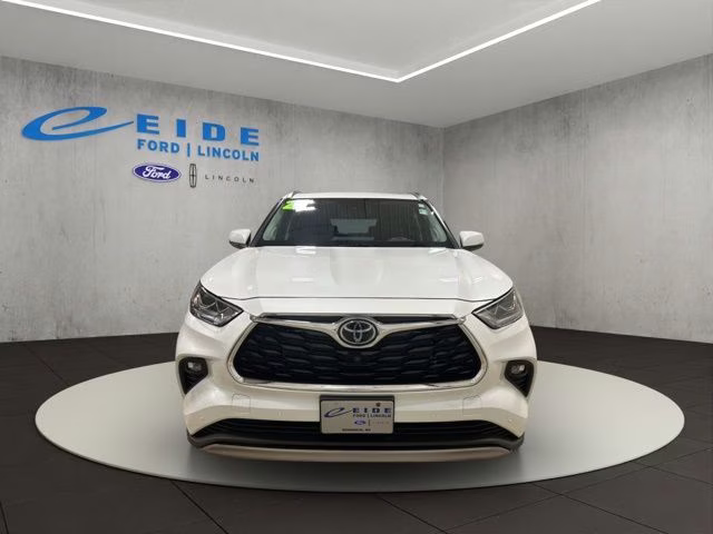2022 Wind Chill Pearl Toyota Highlander Platinum AWD SUV
