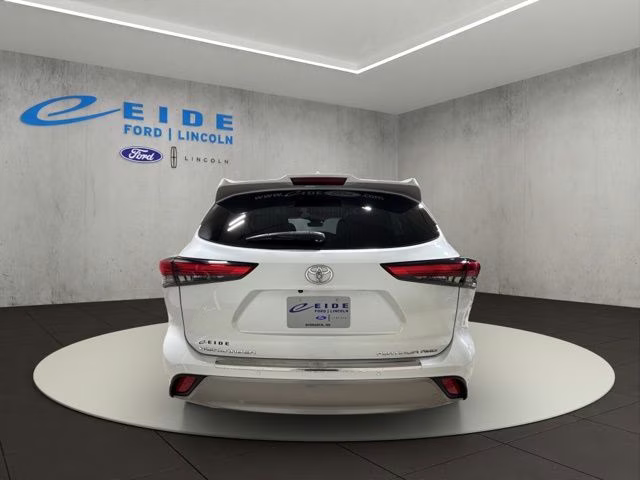 2022 Wind Chill Pearl Toyota Highlander Platinum AWD SUV