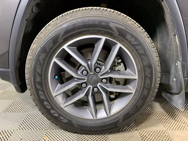 2021 Granite Crystal Metallic Clearcoat Jeep Grand Cherokee Limited 4X4 SUV
