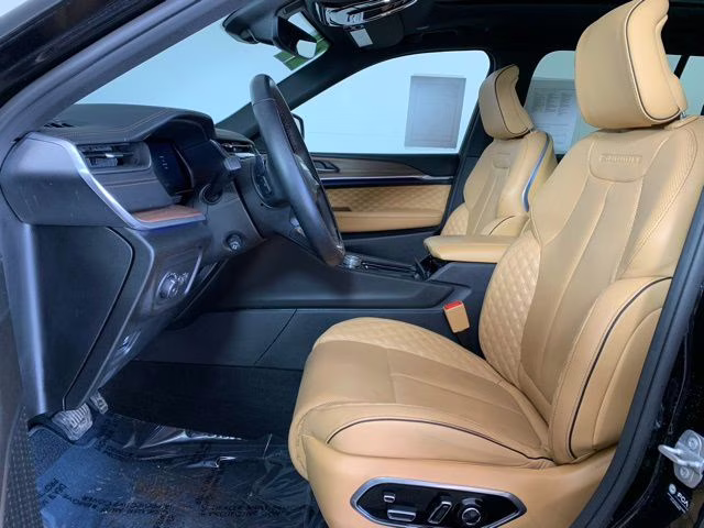 2022 Diamond Black Crystal Pearlcoat Jeep Grand Cherokee Summit 4X4 SUV