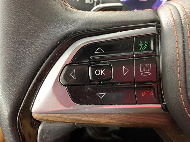 2022 Diamond Black Crystal Pearlcoat Jeep Grand Cherokee Summit 4X4 SUV