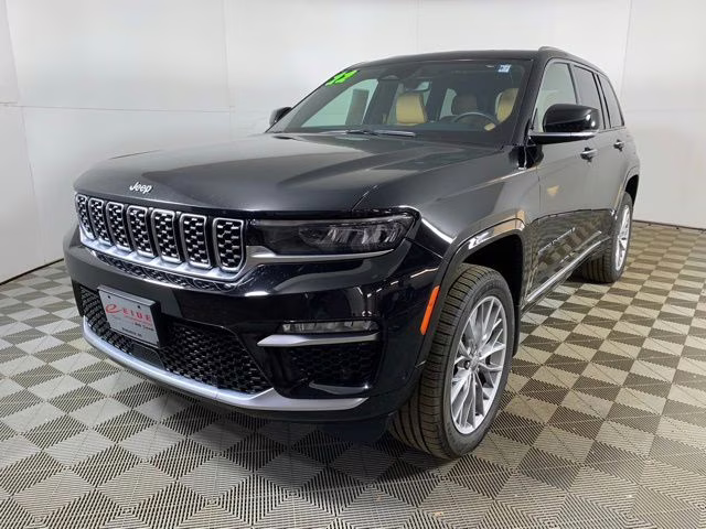 2022 Diamond Black Crystal Pearlcoat Jeep Grand Cherokee Summit 4X4 SUV