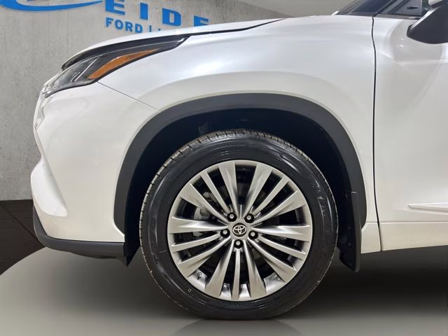 2022 Wind Chill Pearl Toyota Highlander Platinum AWD SUV