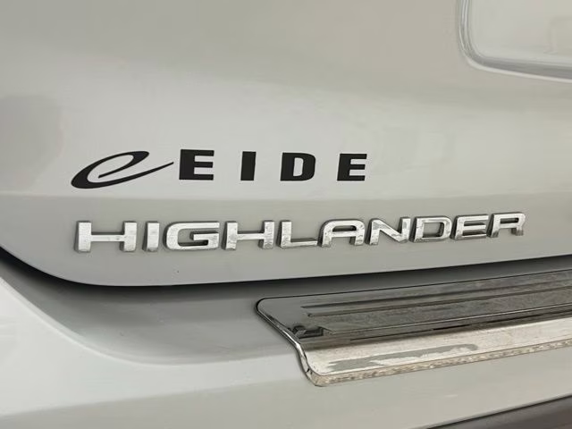2022 Wind Chill Pearl Toyota Highlander Platinum AWD SUV