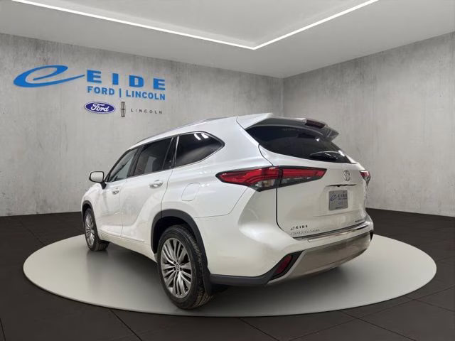 2022 Wind Chill Pearl Toyota Highlander Platinum AWD SUV