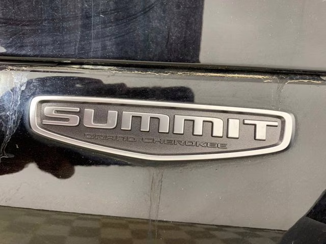 2022 Diamond Black Crystal Pearlcoat Jeep Grand Cherokee Summit 4X4 SUV