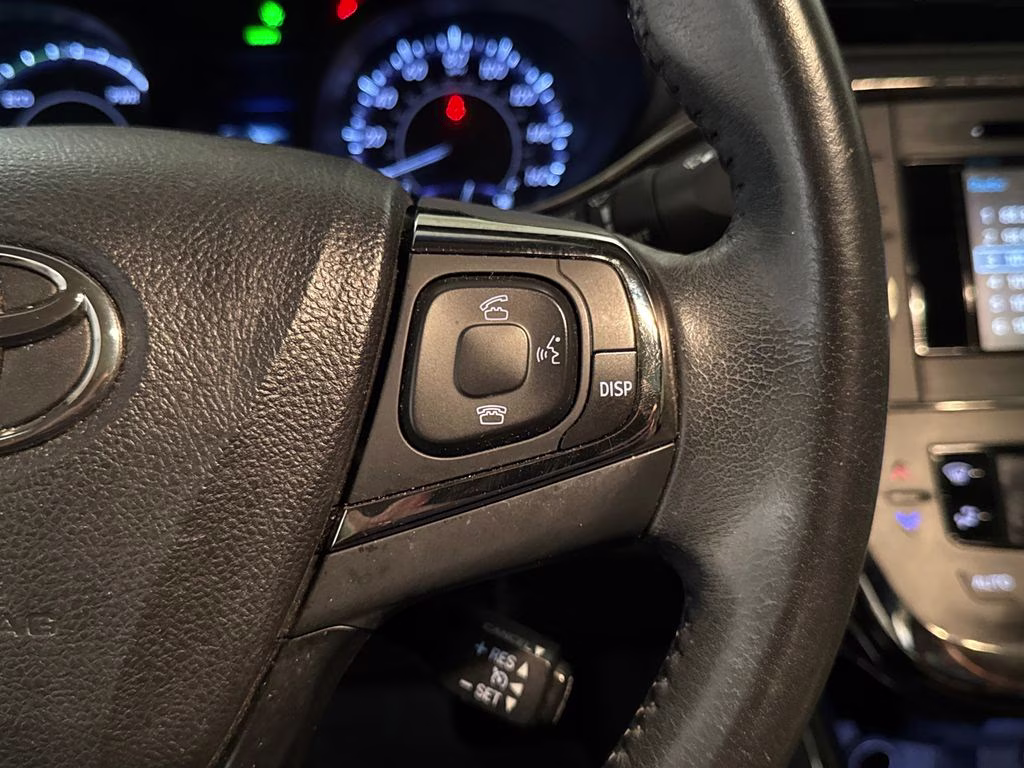 2015 Celestial Silver Metallic Toyota Avalon Hybrid XLE Premium FWD Sedan