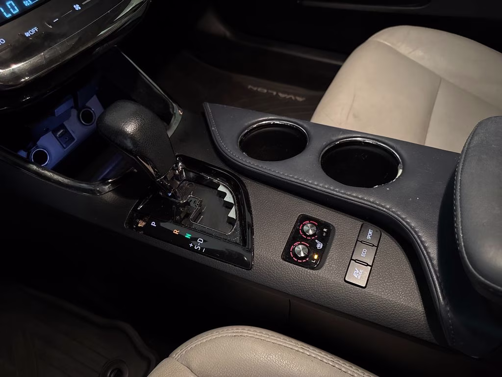2015 Celestial Silver Metallic Toyota Avalon Hybrid XLE Premium FWD Sedan