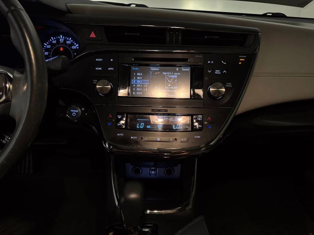 2015 Celestial Silver Metallic Toyota Avalon Hybrid XLE Premium FWD Sedan