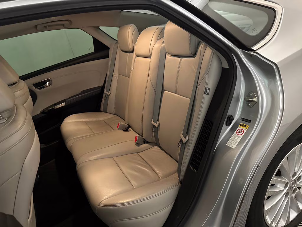 2015 Celestial Silver Metallic Toyota Avalon Hybrid XLE Premium FWD Sedan