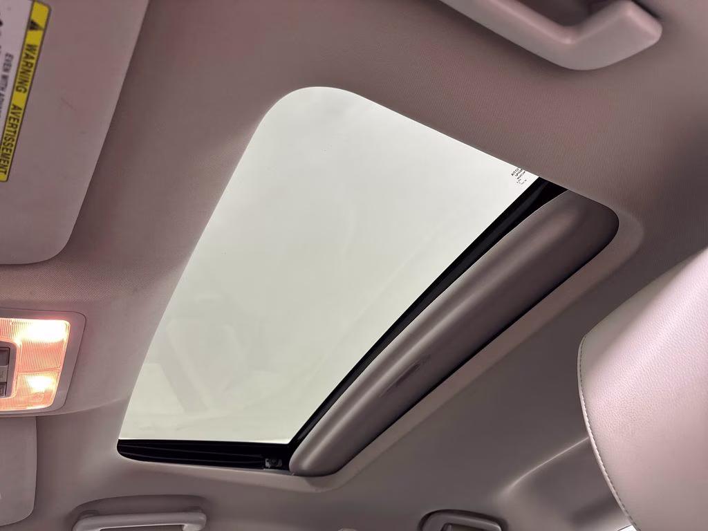 2015 Celestial Silver Metallic Toyota Avalon Hybrid XLE Premium FWD Sedan