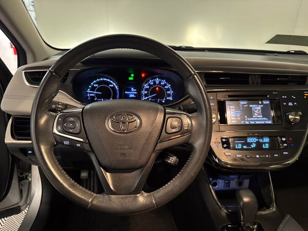 2015 Celestial Silver Metallic Toyota Avalon Hybrid XLE Premium FWD Sedan