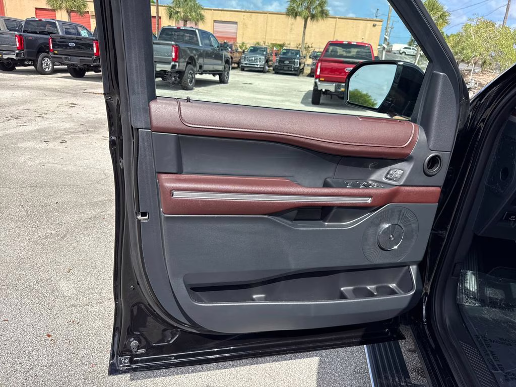 2022 Agate Black Metallic Ford Expedition Max Limited RWD SUV