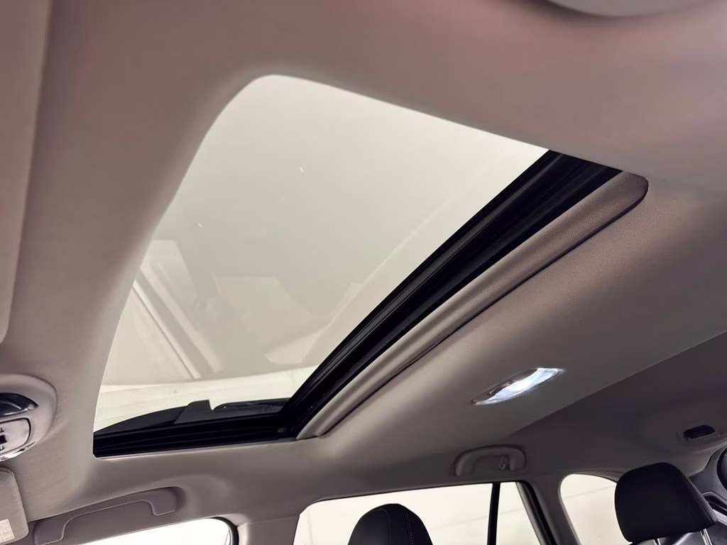 2021 Crystal White Pearl Subaru Outback Limited XT AWD SUV