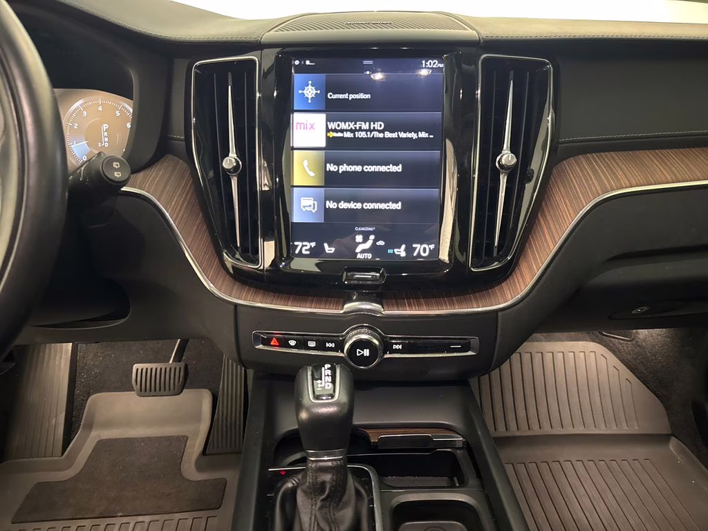 2019 Bright Silver Metallic Volvo XC60 T5 Inscription FWD SUV