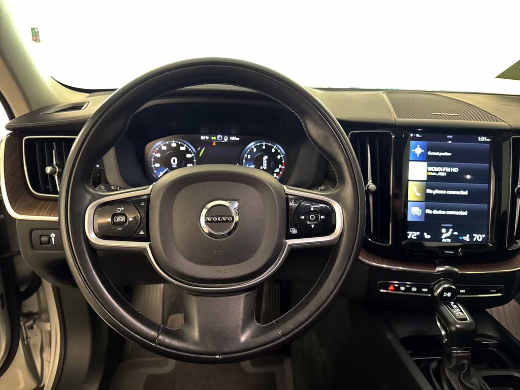 2019 Bright Silver Metallic Volvo XC60 T5 Inscription FWD SUV