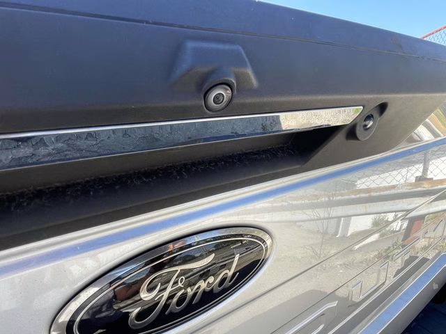 2022 Iconic Silver Metallic Ford Super Duty F-250 SRW Lariat 4X4 Truck