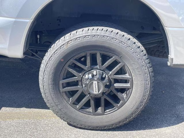 2022 Iconic Silver Metallic Ford Super Duty F-250 SRW Lariat 4X4 Truck