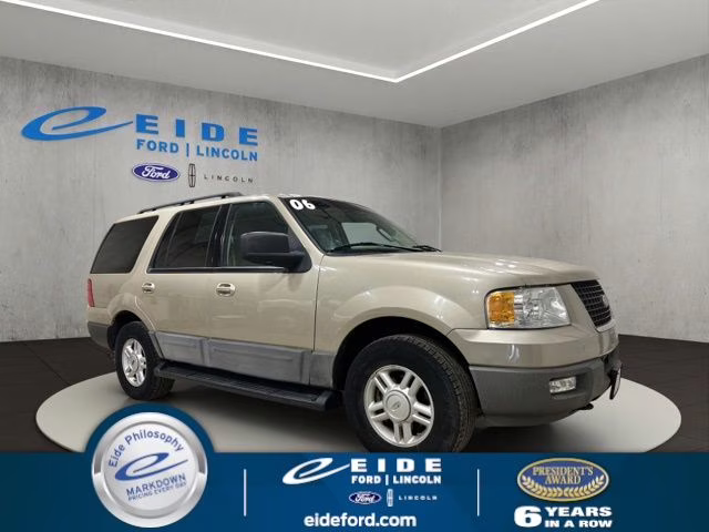2006 Pueblo Gold Clearcoat Metallic Ford Expedition XLT 4X4 SUV