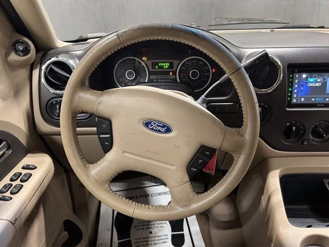 2006 Pueblo Gold Clearcoat Metallic Ford Expedition XLT 4X4 SUV