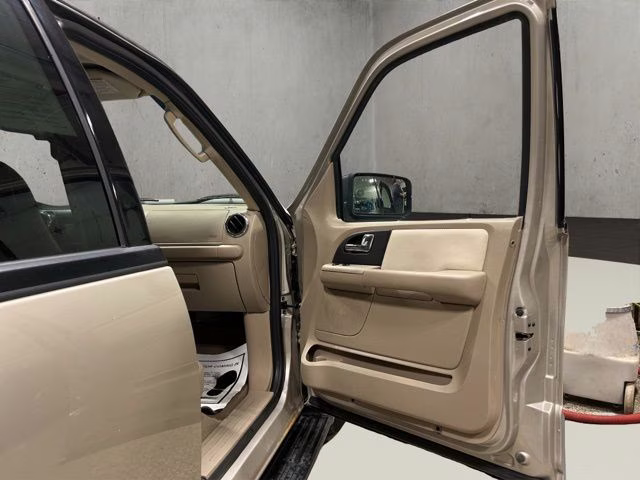 2006 Pueblo Gold Clearcoat Metallic Ford Expedition XLT 4X4 SUV